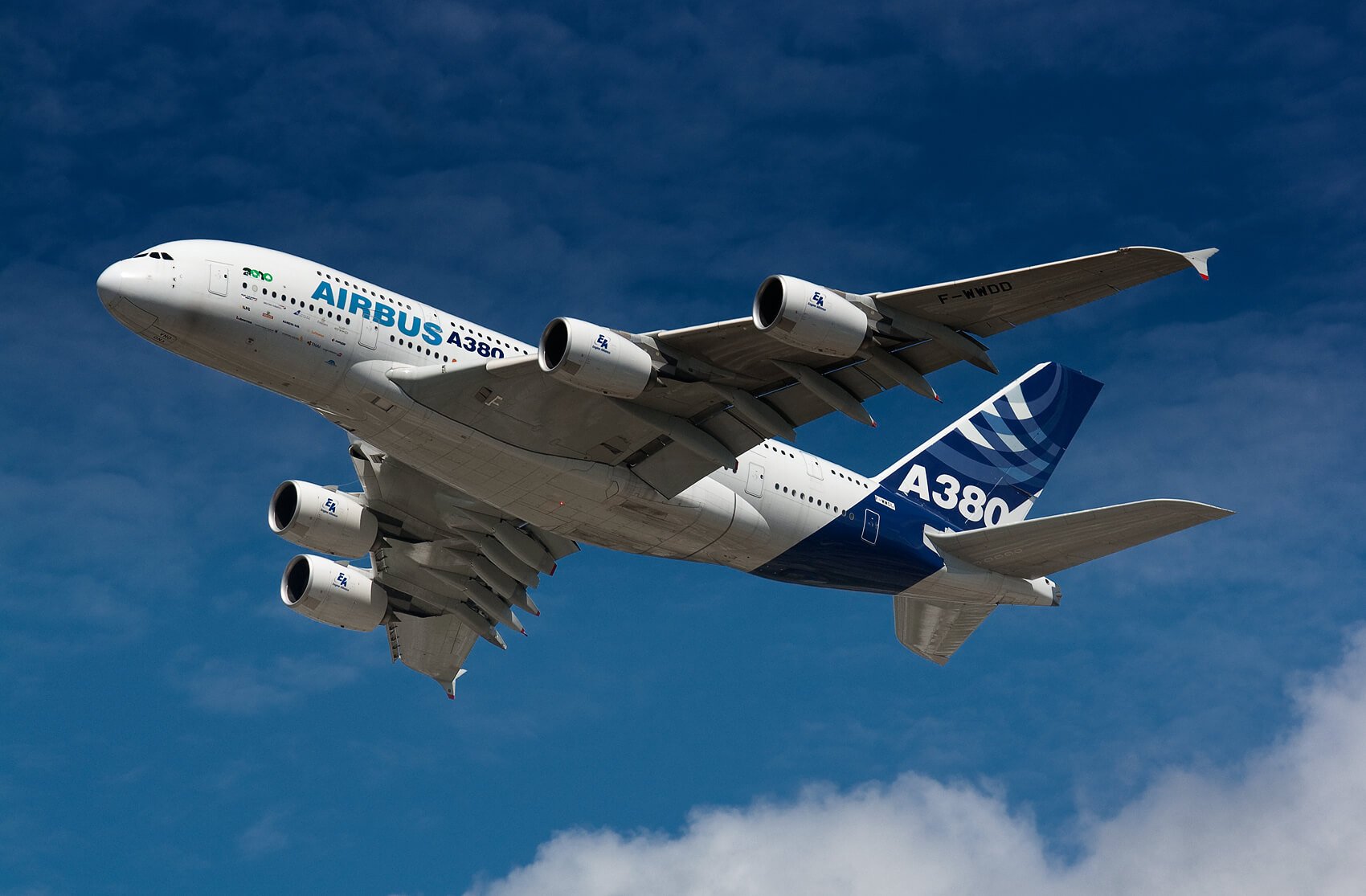 Airbus_A380_overfly