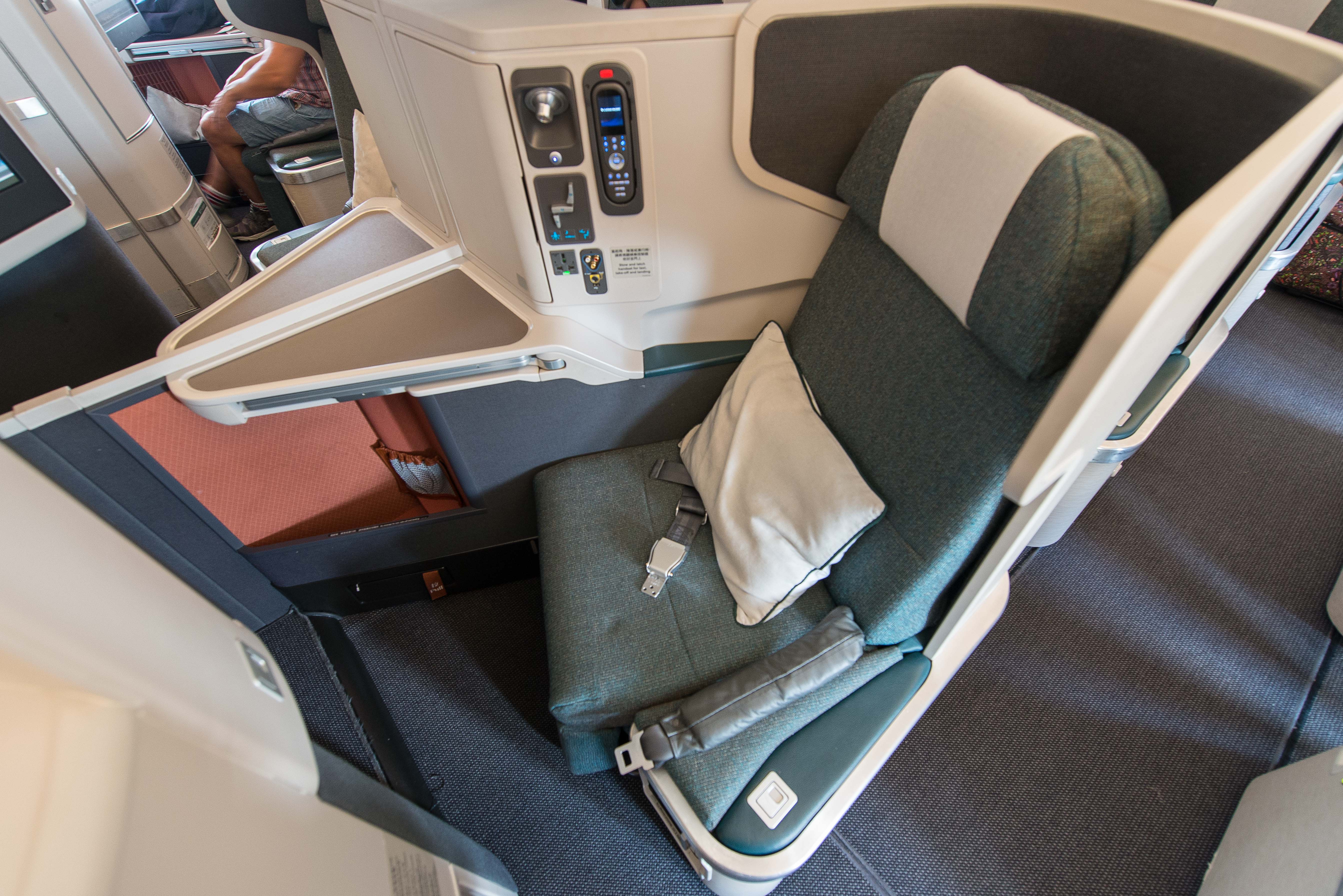 Cathay Pacific 77W Business Class Seat2