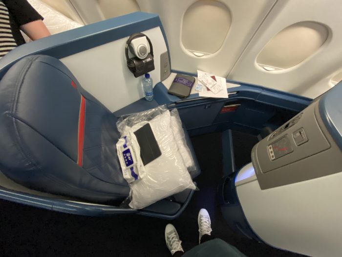 四天三晚回国路：ORD - ATL - AMS - PVG 疫情下的套间体验 - 美国信用卡指南