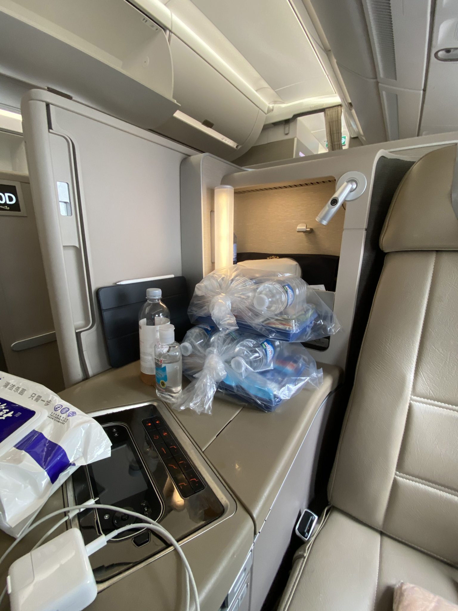 四天三晚回国路：ORD - ATL - AMS - PVG 疫情下的套间体验 - 美国信用卡指南