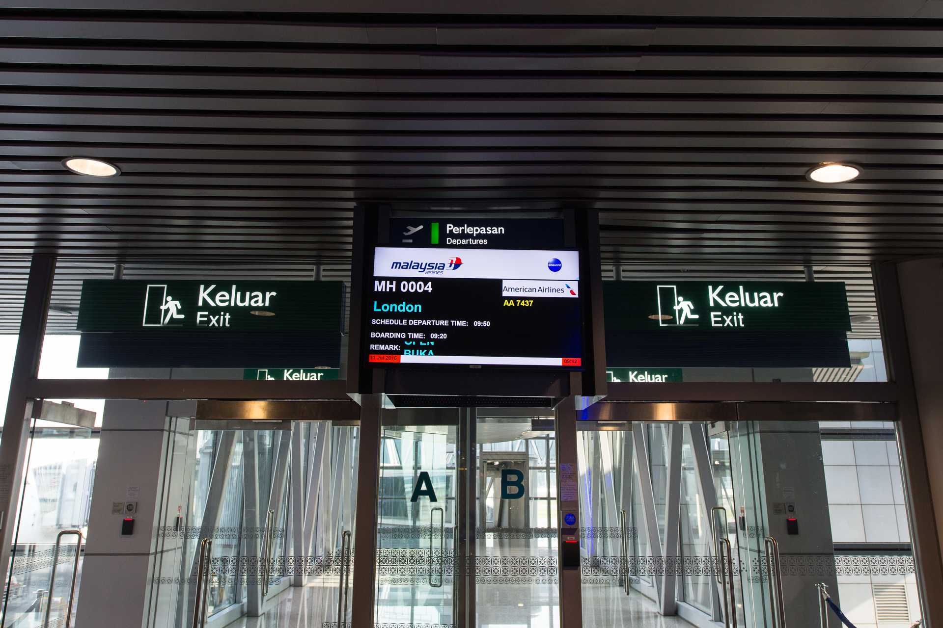 MH004 Boarding Gate