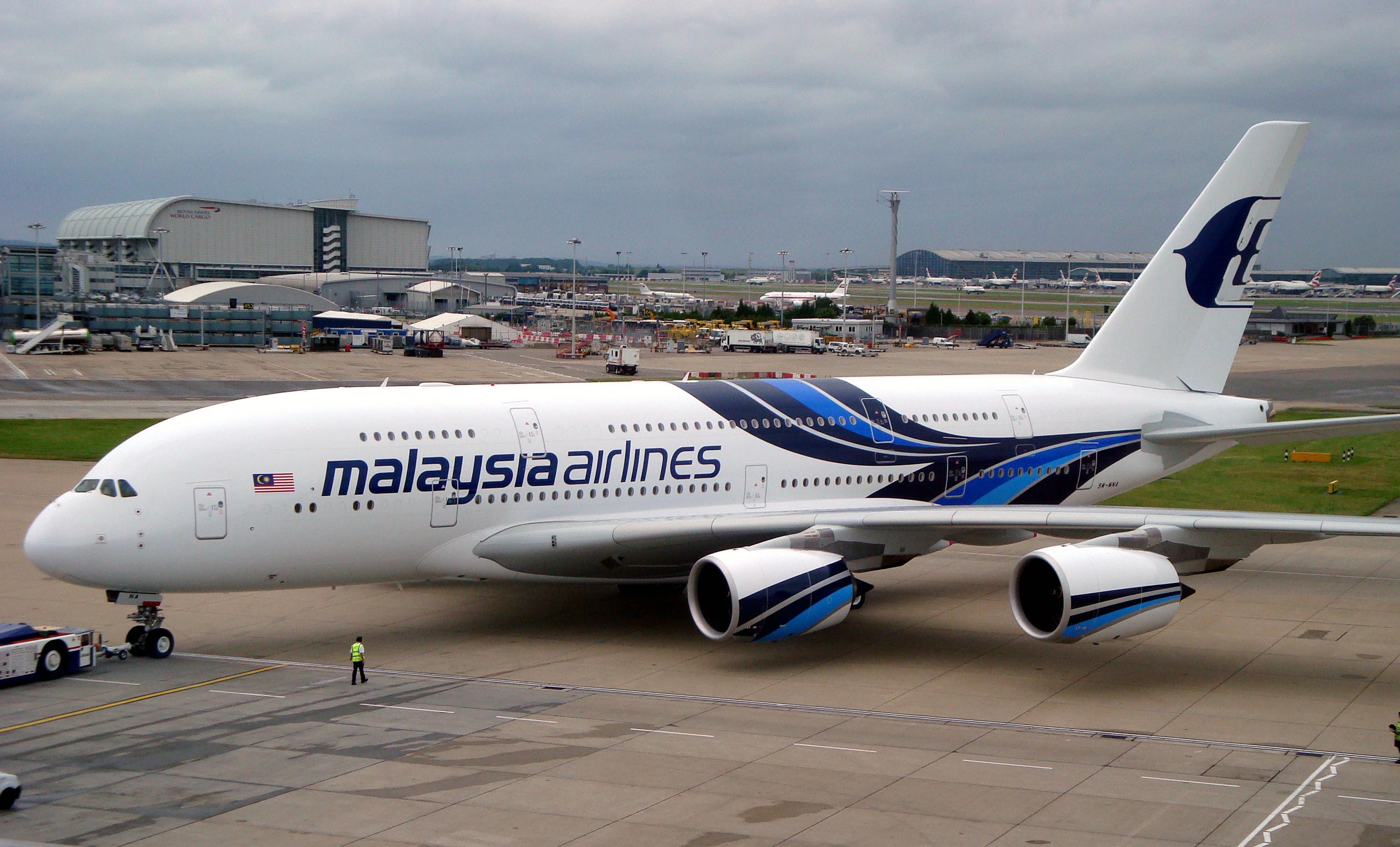 Malaysia-airlines-a380-flies